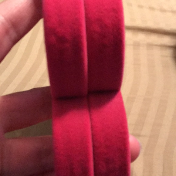 2 pack Velvet Accessory Hanger - Picture 4 of 5